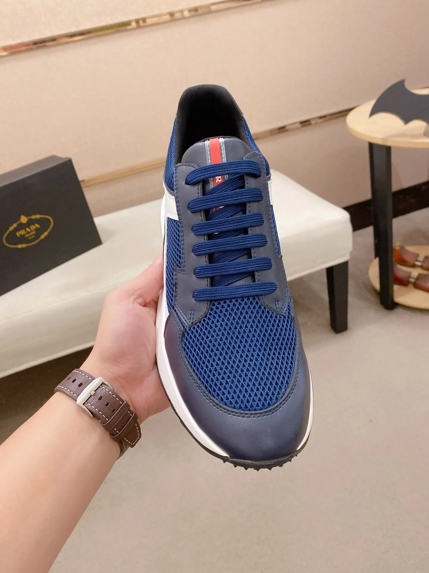 Factory price 462💰 The new PRADA (Prada) counters are launched simultaneously, new men's shoes, 😘fabrics are selected from cowhide. Lining: Mesh lining. 👍🏿 High-end ☄️ air-cushion molded anti-slip rubber outsole, exquisite lines, simple and elegant, comfortable and high-end for leisure travel. Number of yards: 38 to 44. Can be ordered for 45 non-refundable